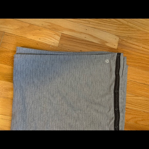 Lululemon Vinyasa Scarf in Silver Spoon Pique - Picture 4 of 4